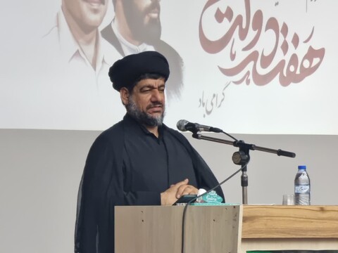 تجلیل از کارمندان نمونه گناوه با حضور امام جمعه