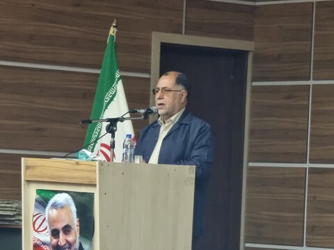 تجلیل از کارمندان نمونه گناوه با حضور امام جمعه