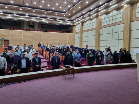 تجلیل از کارمندان نمونه گناوه با حضور امام جمعه