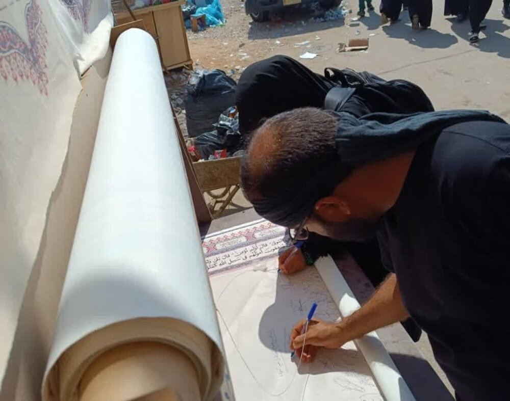 امضای طومار محکومیت اهانت به قرآن کریم در بزرگترین خیمه قرآنی اربعین