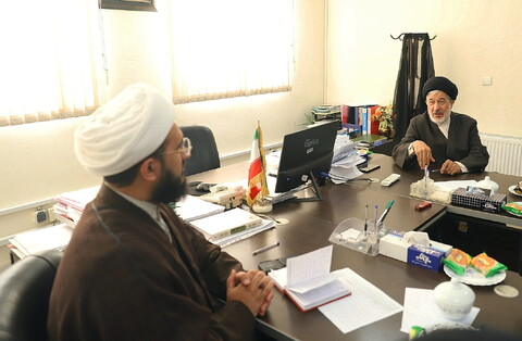 نشست سرپرست مرکز رسانه و فضای مجازی حوزه با رئیس مرکز امور نخبگان و استعدادهای برتر حوزه‌