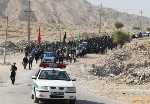 پیاده‌ روی اربعین در مسیر بقاع متبرکه استان بوشهر