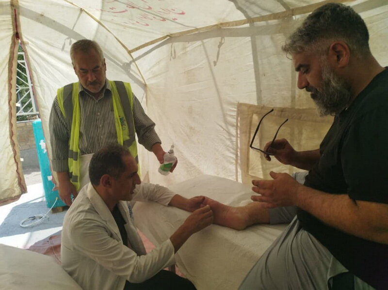ارائه خدمات پزشکی و درمانی به زائران در موکب سلام