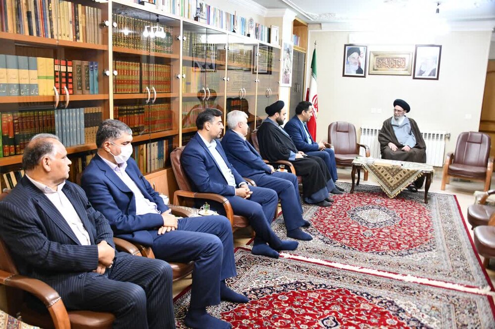 گلایه امام جمعه اصفهان از افزایش تعداد شعب بانکها / هدف بانک کارآفرینی نیست