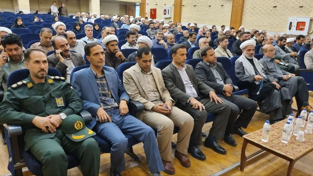 راه حل عبور از مشکلات اتکا به ارزشهای انقلابی و پیروی از ولایت فقیه است