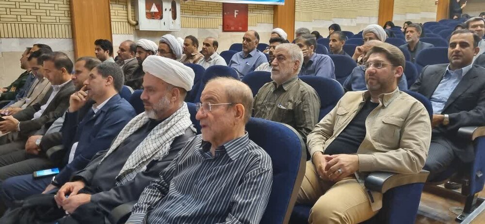 راه حل عبور از مشکلات اتکا به ارزشهای انقلابی و پیروی از ولایت فقیه است