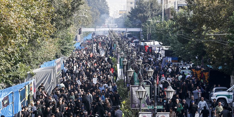 عاشقان حضرت ارباب به خیابان ها آمدند / دنیا نظاره گر «حب الحسین یجمعنا» در ام القرای جهان اسلام + فیلم