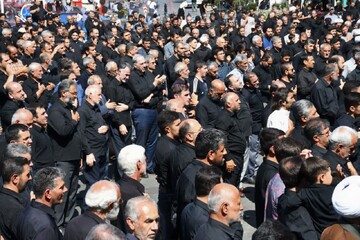 فیلم| پیاده‌روی و عزاداری جاماندگان اربعین در تکاب