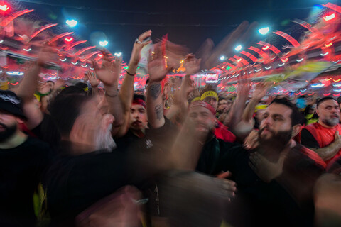 تصاویر/ حال و هوای شب اربعین حسینی در کربلای معلی