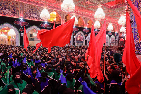 تصاویر/ حال و هوای شب اربعین حسینی در کربلای معلی
