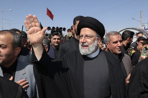 تصاویر/ حضور رئیس جمهور در جمع سوگواران اربعین حسینی در بیرجند
