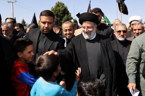 تصاویر/ حضور رئیس جمهور در جمع سوگواران اربعین حسینی در بیرجند