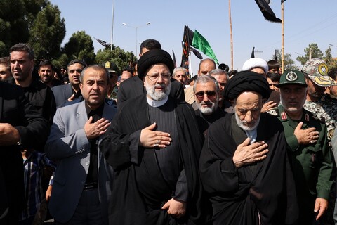 تصاویر/ حضور رئیس جمهور در جمع سوگواران اربعین حسینی در بیرجند