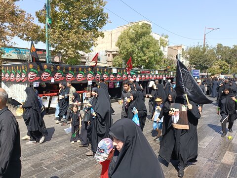 تصاویر/ موکب حوزه علمیه استان قزوین در مسیر پیاده روی جاماندگان اربعین حسینی قزوین