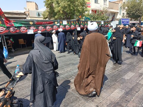 تصاویر/ موکب حوزه علمیه استان قزوین در مسیر پیاده روی جاماندگان اربعین حسینی قزوین