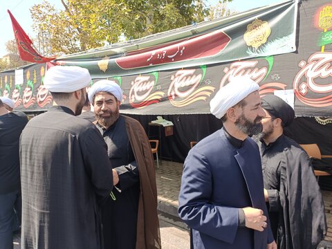 تصاویر/ موکب حوزه علمیه استان قزوین در مسیر پیاده روی جاماندگان اربعین حسینی قزوین