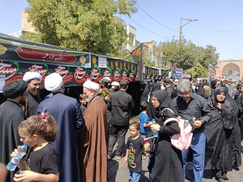 تصاویر/ موکب حوزه علمیه استان قزوین در مسیر پیاده روی جاماندگان اربعین حسینی قزوین