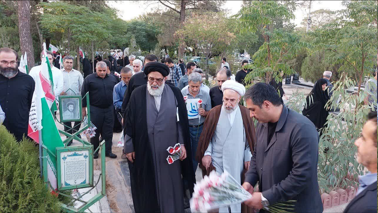 مزار شهدای ۱۷ شهریور در بهشت زهرا (س) تهران گلباران شد + عکس