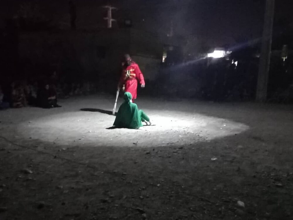 تئاتر خیابانی «اهل کوفه واقعیتی تلخ» در روستای سرباران اجرا شد