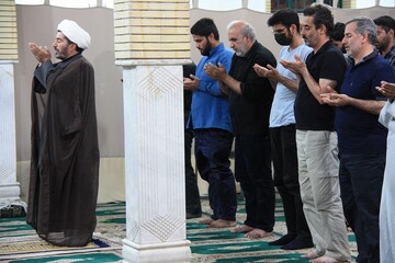 تصاویر/ حضور زائرین اربعین در حسینیه حضرت قمر بنی هاشم(ع) شهرک جهاد کرمانشاه