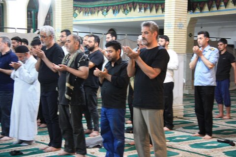 تصاویر/ حضور زائرین اربعین در حسینیه حضرت قمر بنی هاشم(ع) شهرک جهاد کرمانشاه