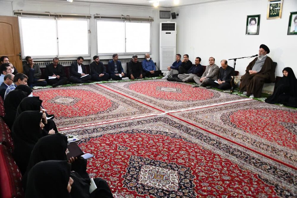 غرب سرمایه گذاری عجیبی بر روی نسل نوجوان و دانش آموزان ایران کرده است