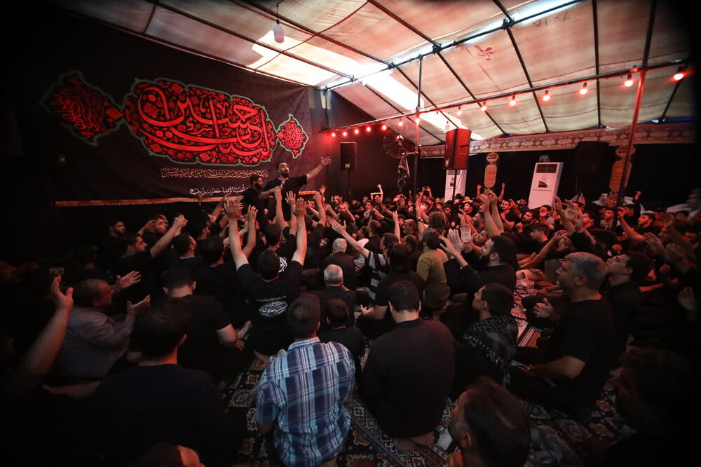 از زُدون گَرد و غبار لباس ۳۰۰هزار زائر تا تولید ۳۰ تن یخ در روز