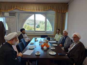 تصاویر/ دیدار مسئول عقیدتی سیاسی نیروی انتظامی استان با مدیر حوزه علمیه آذربایجان شرقی