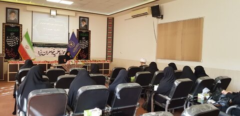 نشست مدیران مدارس علمیه خواهران استان یزد در سال تحصیلی1403-1402