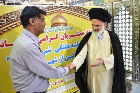تجدید میثاق آیت‌الله حسینی بوشهری با شهدای گمنام در برازجان