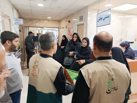 عیادت خادمیاران رضوی از بیماران در بیمارستان بوشهر