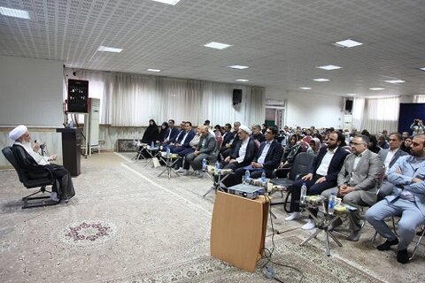 آیت الله علماء، در دیدار با خانواده های دارای حداقل دو عضو معلول ساکن مجتمع مسکونی فدک شهر کرمانشاه