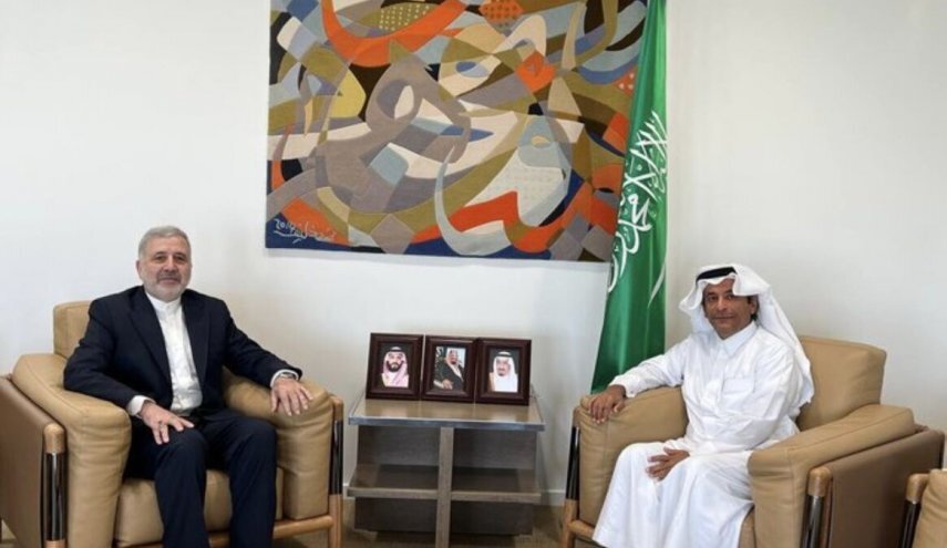 السفير الإيراني لدى الرياض يجتمع مع وكيل الخارجية السعودية للشؤون القنصلية السفير الإيراني لدى الرياض يجتمع مع وكيل الخارجية السعودية للشؤون القنصلية