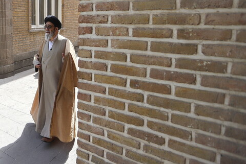 "یک روز با آقای امام جمعه" - حضور در مدرسه طالبیه تبریز برای درس خارج