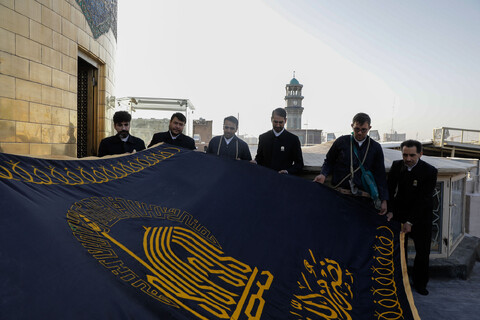 تصاویر/ آیین تعویض پرچم گنبد و پوش ضریح مطهر حضرت رضا (ع) به مناسبت حلول ماه ربیع‌الاول