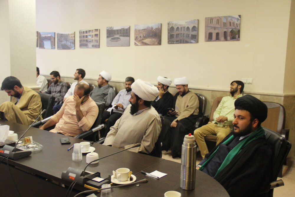 طلاب امین توجه جدّی به تربیت دانش آموزان داشته باشند