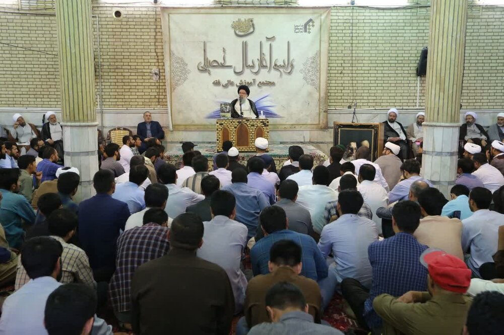 تفقه، انذار و اقامه دین مهمترین رسالت طلاب و متدینین است / تمام مقصد ما مکتب ماست