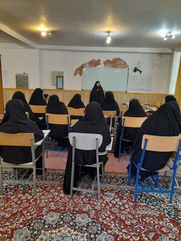 تصاویر/  برگزاری کلاسهای تابستانی در مدرسه علمیه الزهرا (س) خوی