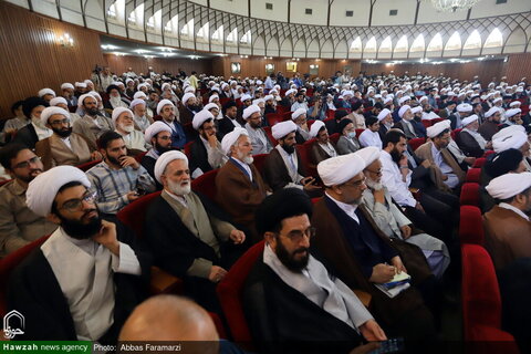 بالصور/ مراسيم بداية السنة الجديدة الدراسية للحوزات العلمية في إيران بمدينة قم المقدسة