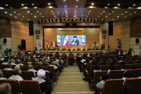 تصاویر/ دیدار جمعی از طلایه‌داران دفاع مقدس آذربایجان شرقی بصورت ویدئو کنفرانس با مقام معظم رهبری