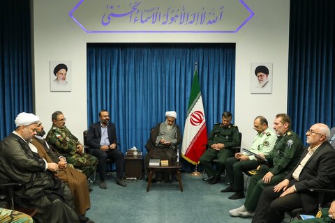 تصاویر / دیدار فرمانده هان نظامی وانتظامی با نماینده ولی فقیه در استان قزوین