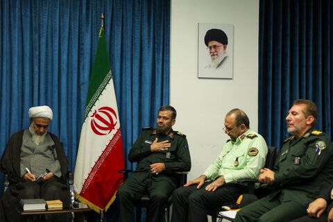 تصاویر / دیدار فرمانده هان نظامی وانتظامی با نماینده ولی فقیه در استان قزوین