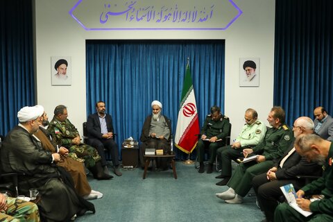تصاویر / دیدار فرمانده هان نظامی وانتظامی با نماینده ولی فقیه در استان قزوین