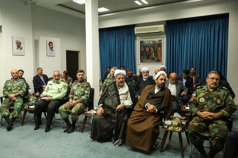 تصاویر / دیدار فرمانده هان نظامی وانتظامی با نماینده ولی فقیه در استان قزوین