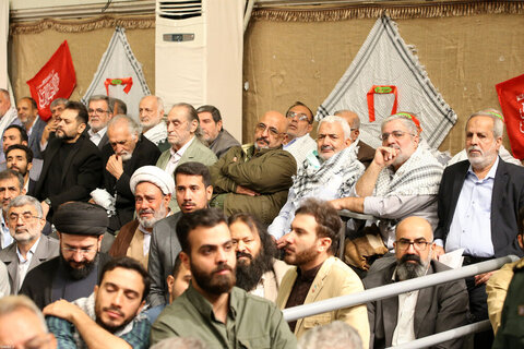 بالصور/ لقاء جمع من الرعيل الأول وناشطي «الدفاع المقدس» والمقاومة مع قائد الثورة الإسلامية