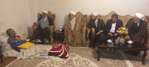 تصاویر/ عیادت عضو مجلس خبرگان رهبری  از طلبه سوء قصد شده در تبریز