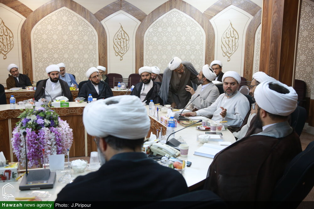 نشست آشنایی با ویژگیها و امتیازات کتاب «مغنی الاریب» برگزار شد