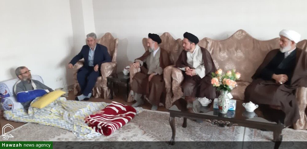 عیادت مسئولان حوزوی آذربایجان شرقی از روحانی مضروب تبریزی + تصاویر