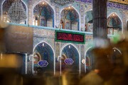 تصاویر/ نصب کتیبه‌های عزا در آستان حسینی در آستانه شهادت امام حسن عسکری (ع)