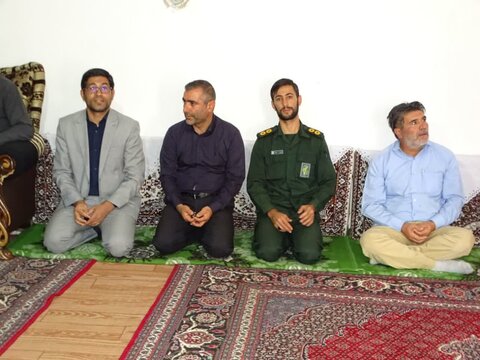 تصاویر/ تجلیل امام جمعه چهاربرج از خانواده های شهدای هشت سال دفاع مقدس